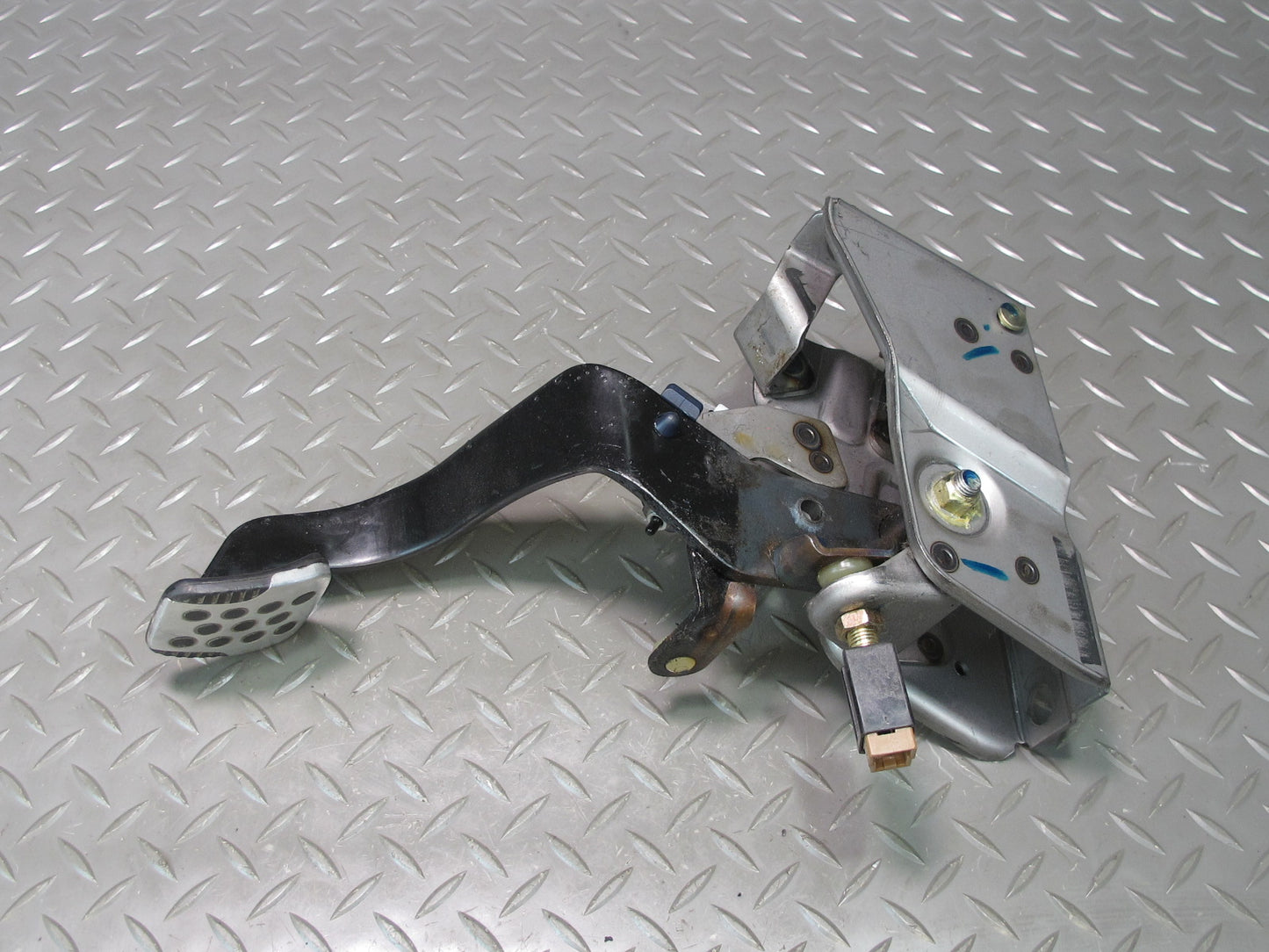 04-06 Nissan 350Z MT Convert Clutch Brake Gas Pedal & Master Cylinder Set OEM