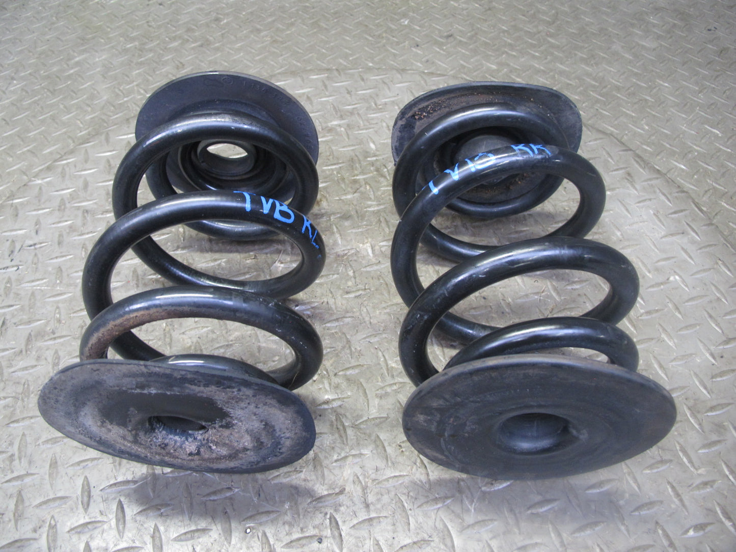 01-06 BMW E46 330ci Convertible Set of 2 Rear Left & Right Coil Spring OEM