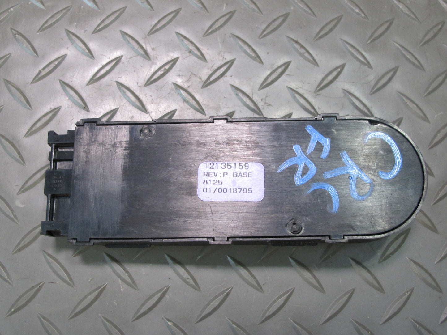 97-04 Chevrolet Corvette C5 Front Right Seat Control Switch 12135159 OEM