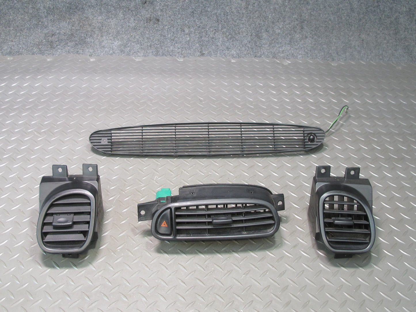 97-04 Chevrolet Corvette C5 Set of 4 Dash Front Left & Right Air Vent Grille OEM