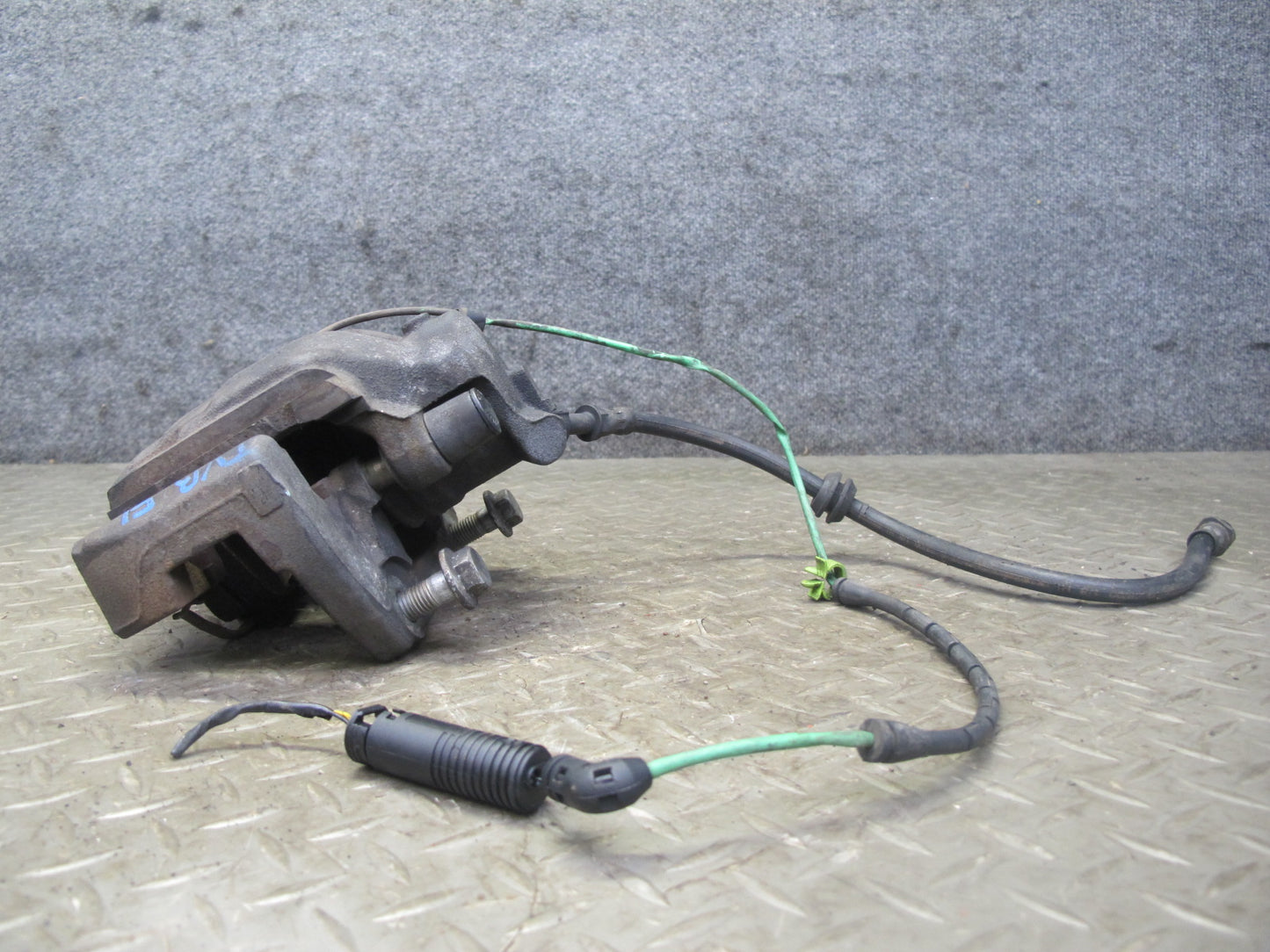 01-06 BMW E46 330i 330Ci RWD Set of 2 Front Left & Right Brake Caliper OEM