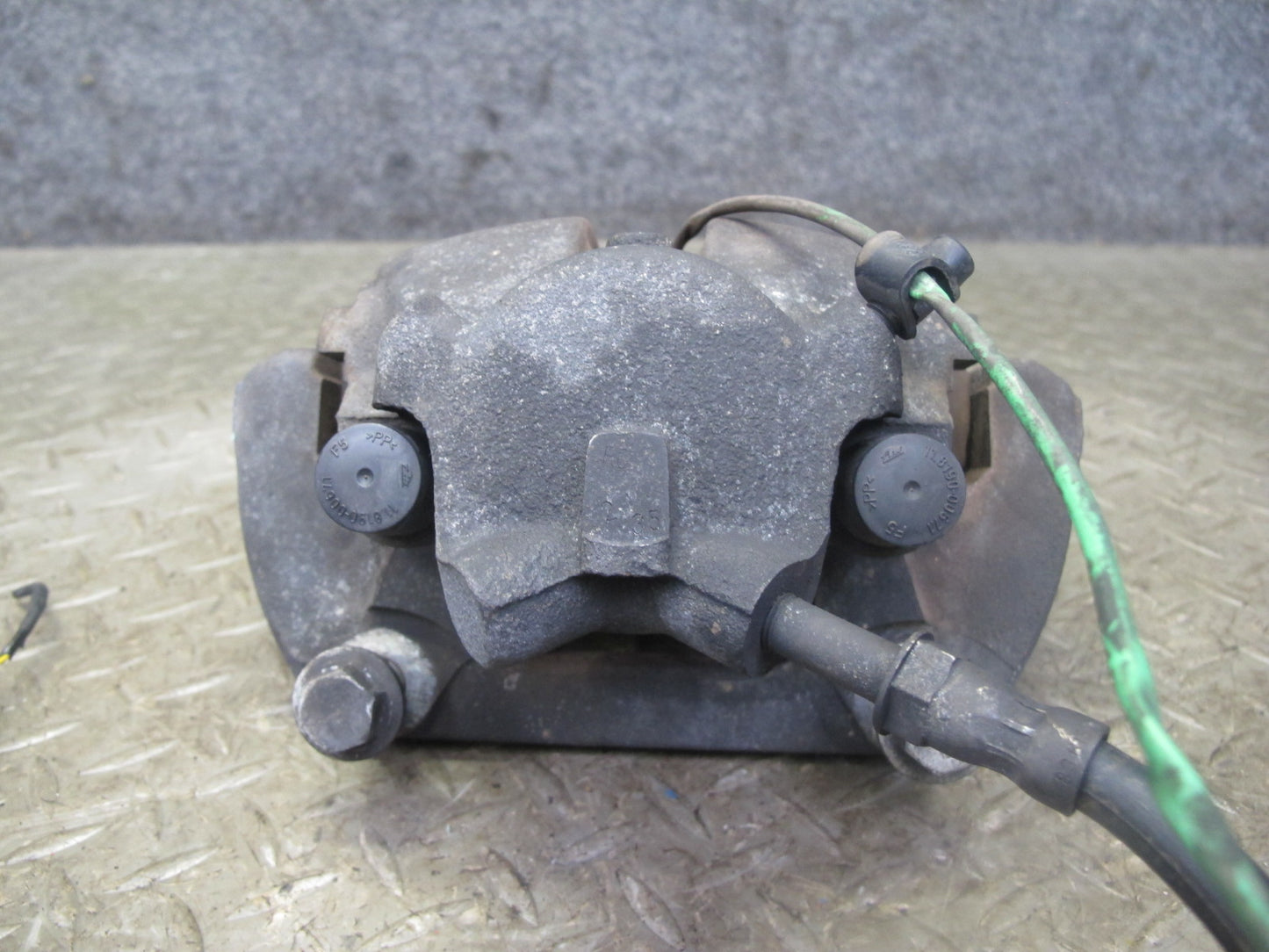 01-06 BMW E46 330i 330Ci RWD Set of 2 Front Left & Right Brake Caliper OEM