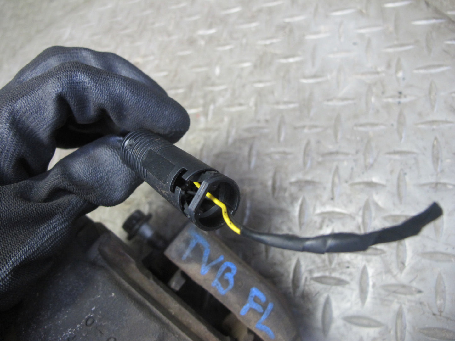 01-06 BMW E46 330i 330Ci RWD Set of 2 Front Left & Right Brake Caliper OEM