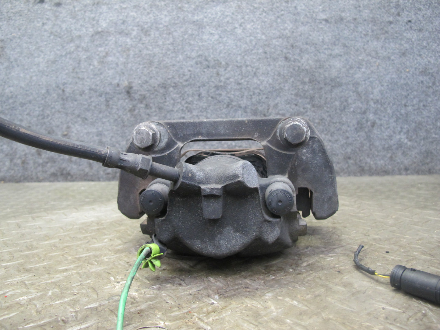 01-06 BMW E46 330i 330Ci RWD Set of 2 Front Left & Right Brake Caliper OEM