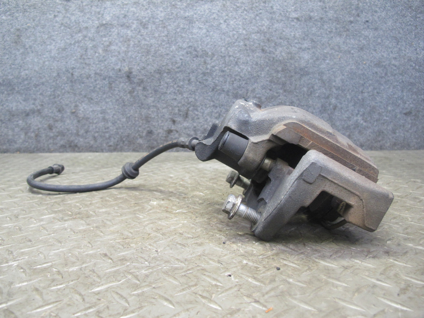 01-06 BMW E46 330i 330Ci RWD Set of 2 Front Left & Right Brake Caliper OEM