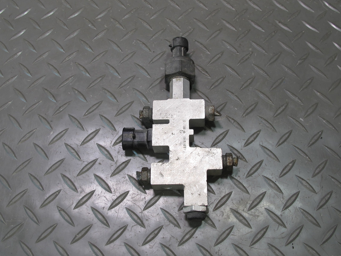 97-04 Chevrolet Corvette C5 Brake Proportioning Valve 10411077 88K OEM