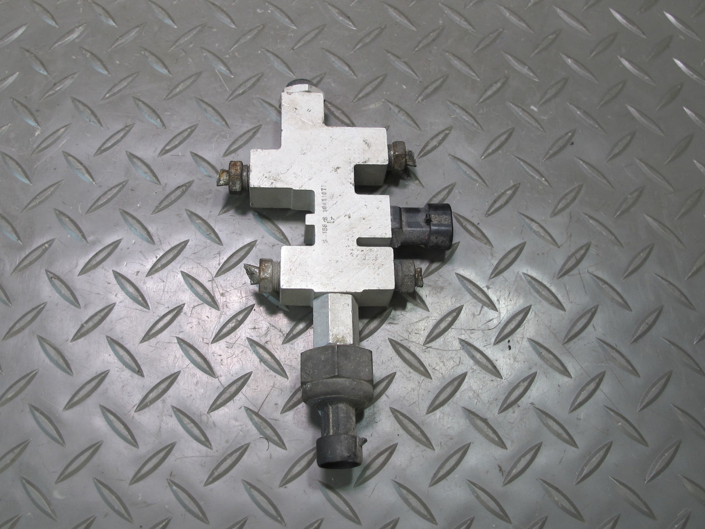 97-04 Chevrolet Corvette C5 Brake Proportioning Valve 10411077 88K OEM