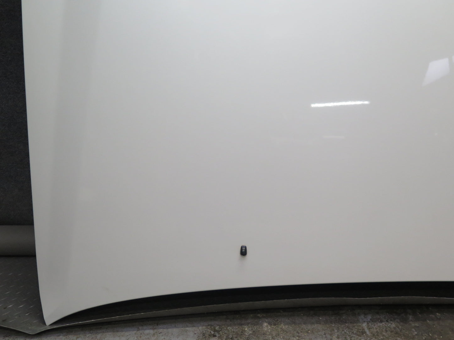 1998-2007 Lexus UZJ100L LX470 Front Hood Bonnet Shell Panel Crystal White