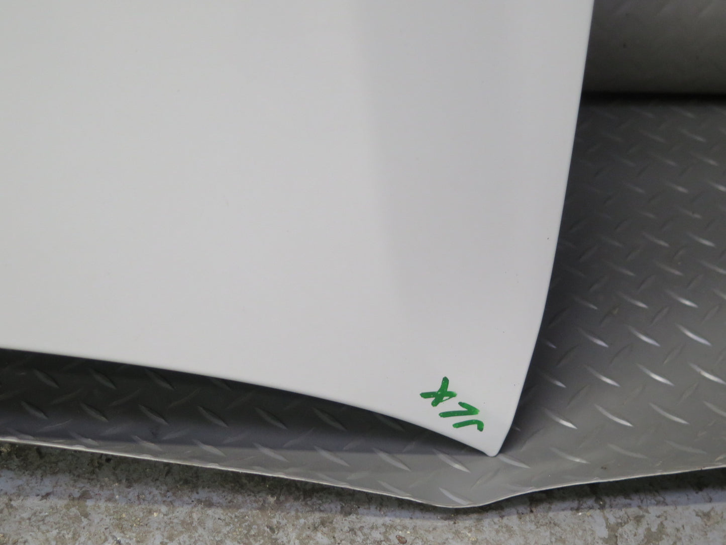 1998-2007 Lexus UZJ100L LX470 Front Hood Bonnet Shell Panel Crystal White