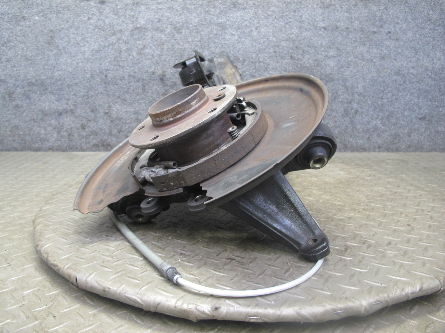 01-06 BMW E46 330ci RWD Rear Right Knuckle Wheel Hub Trailing Arm OEM