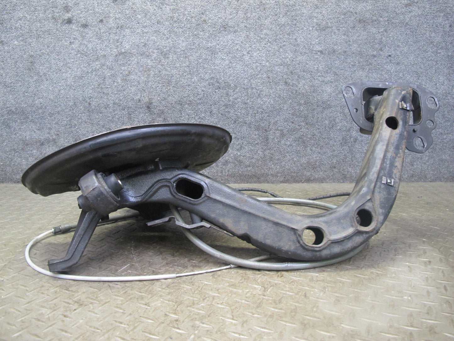 01-06 BMW E46 330ci RWD Rear Right Knuckle Wheel Hub Trailing Arm OEM