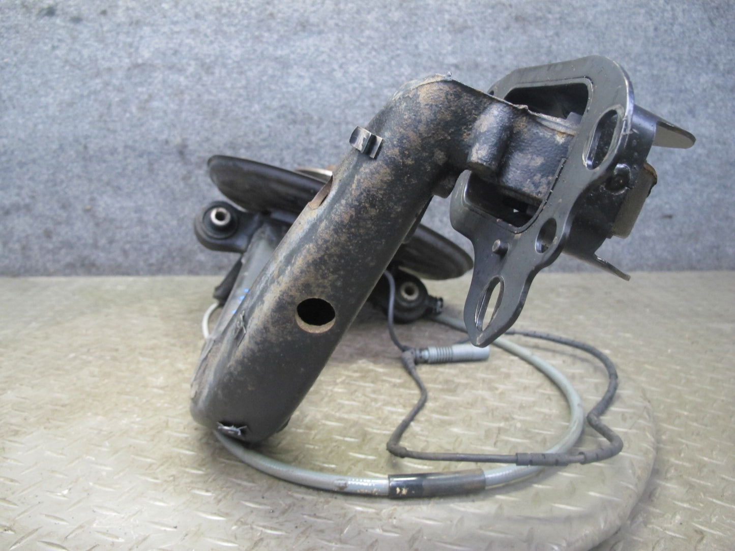 01-06 BMW E46 330ci RWD Rear Right Knuckle Wheel Hub Trailing Arm OEM