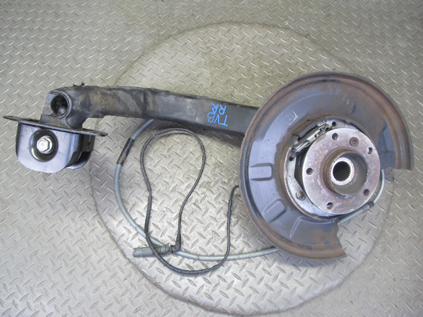 01-06 BMW E46 330ci RWD Rear Right Knuckle Wheel Hub Trailing Arm OEM