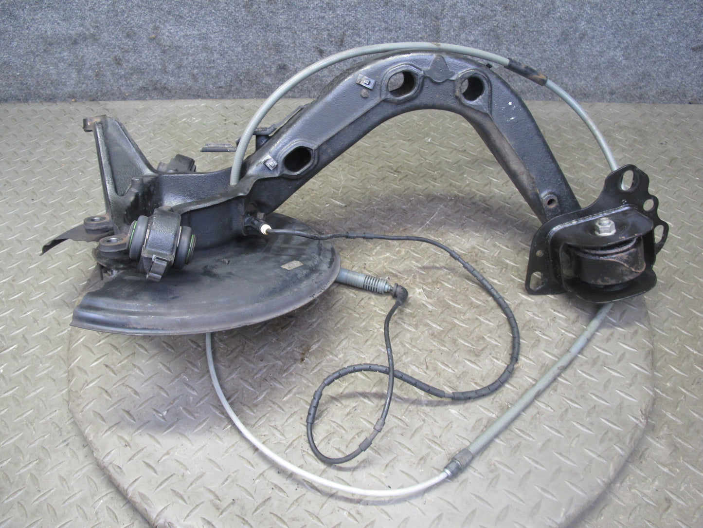 01-06 BMW E46 330ci RWD Rear Right Knuckle Wheel Hub Trailing Arm OEM