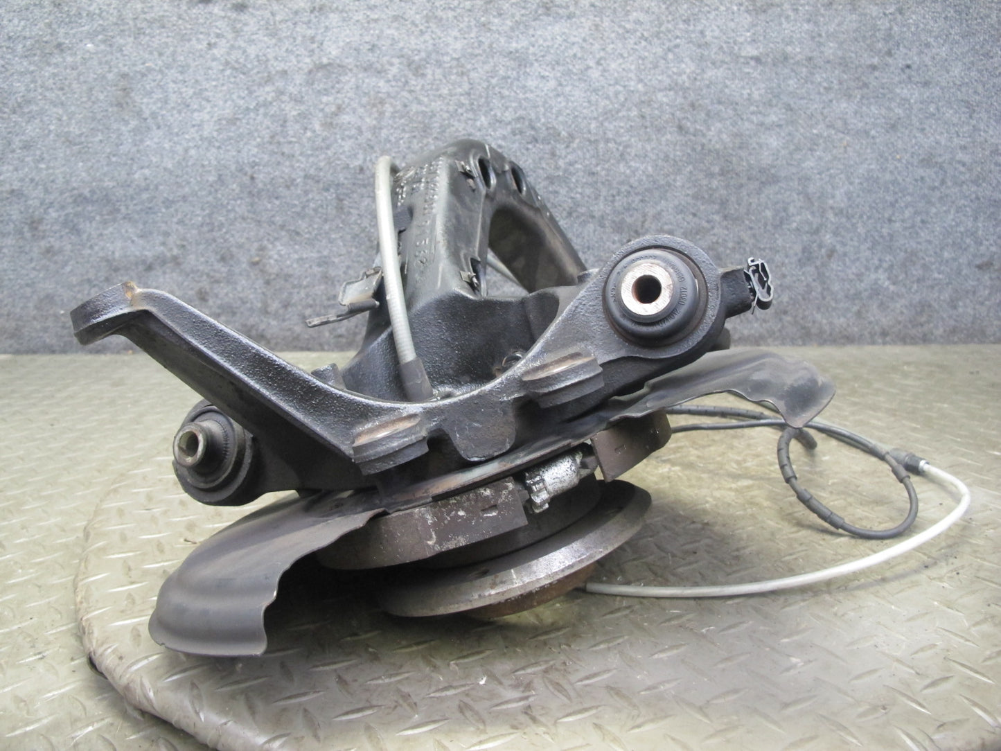 01-06 BMW E46 330ci RWD Rear Right Knuckle Wheel Hub Trailing Arm OEM