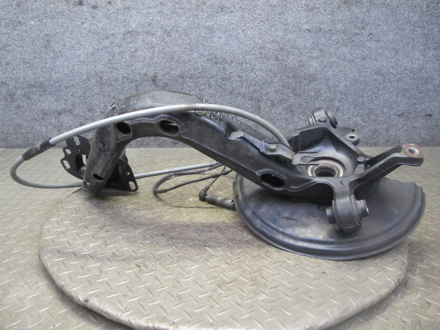 01-06 BMW E46 330ci RWD Rear Right Knuckle Wheel Hub Trailing Arm OEM