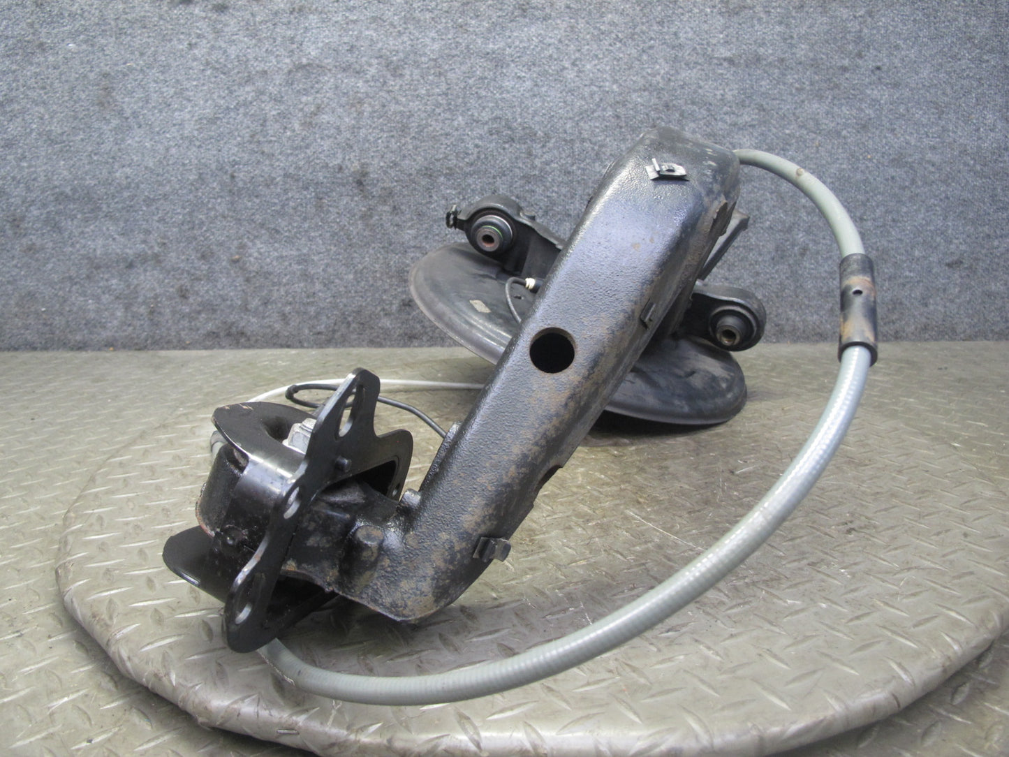 01-06 BMW E46 330ci RWD Rear Right Knuckle Wheel Hub Trailing Arm OEM