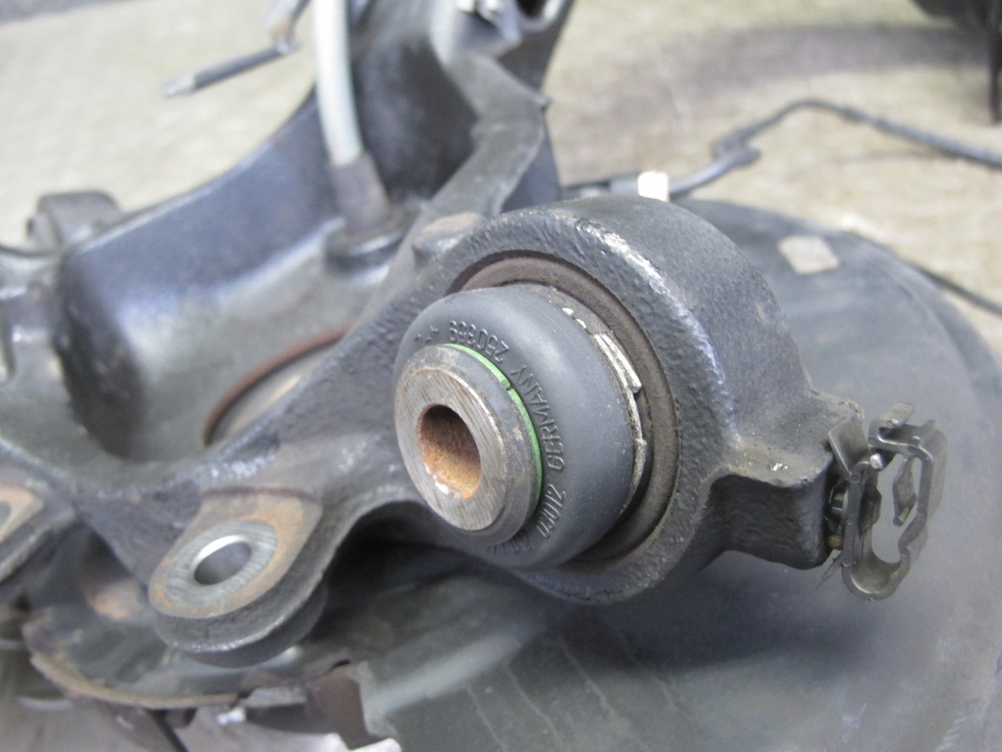 01-06 BMW E46 330ci RWD Rear Right Knuckle Wheel Hub Trailing Arm OEM