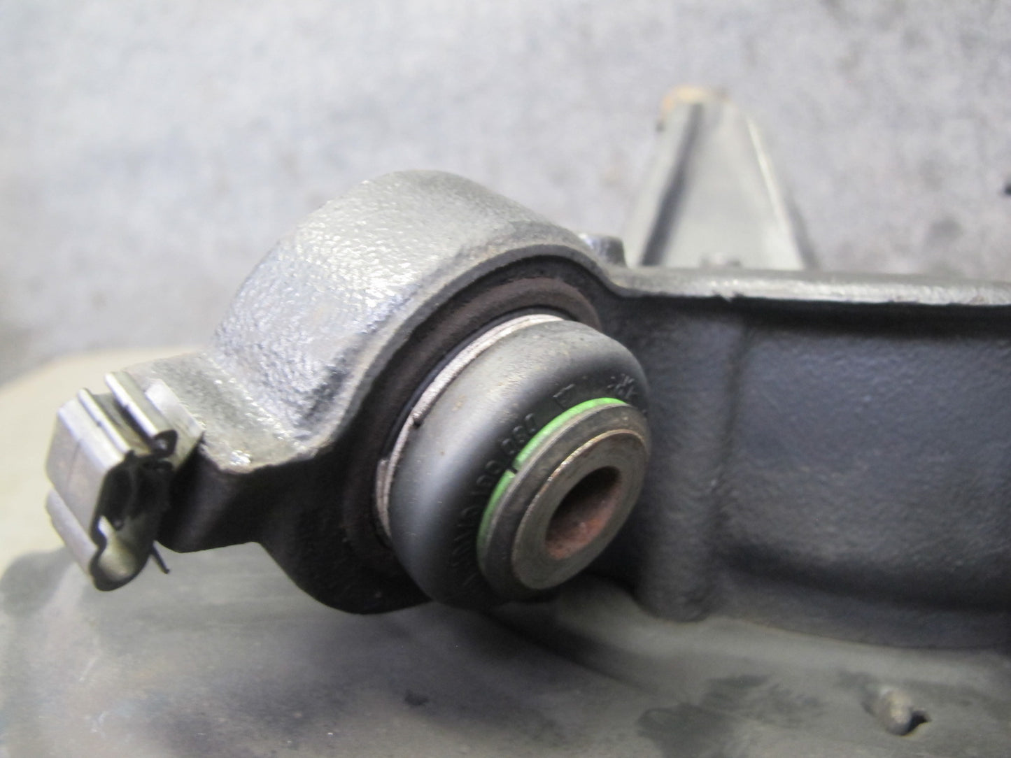 01-06 BMW E46 330ci RWD Rear Right Knuckle Wheel Hub Trailing Arm OEM