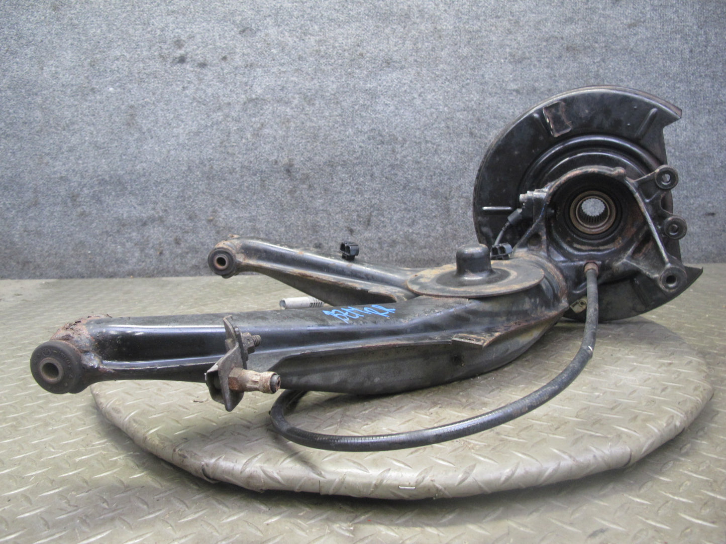 96-99 BMW E36/7 Z3 1.9L Rear Right Spindle Knuckle Wheel Hub Trailing Arm OEM