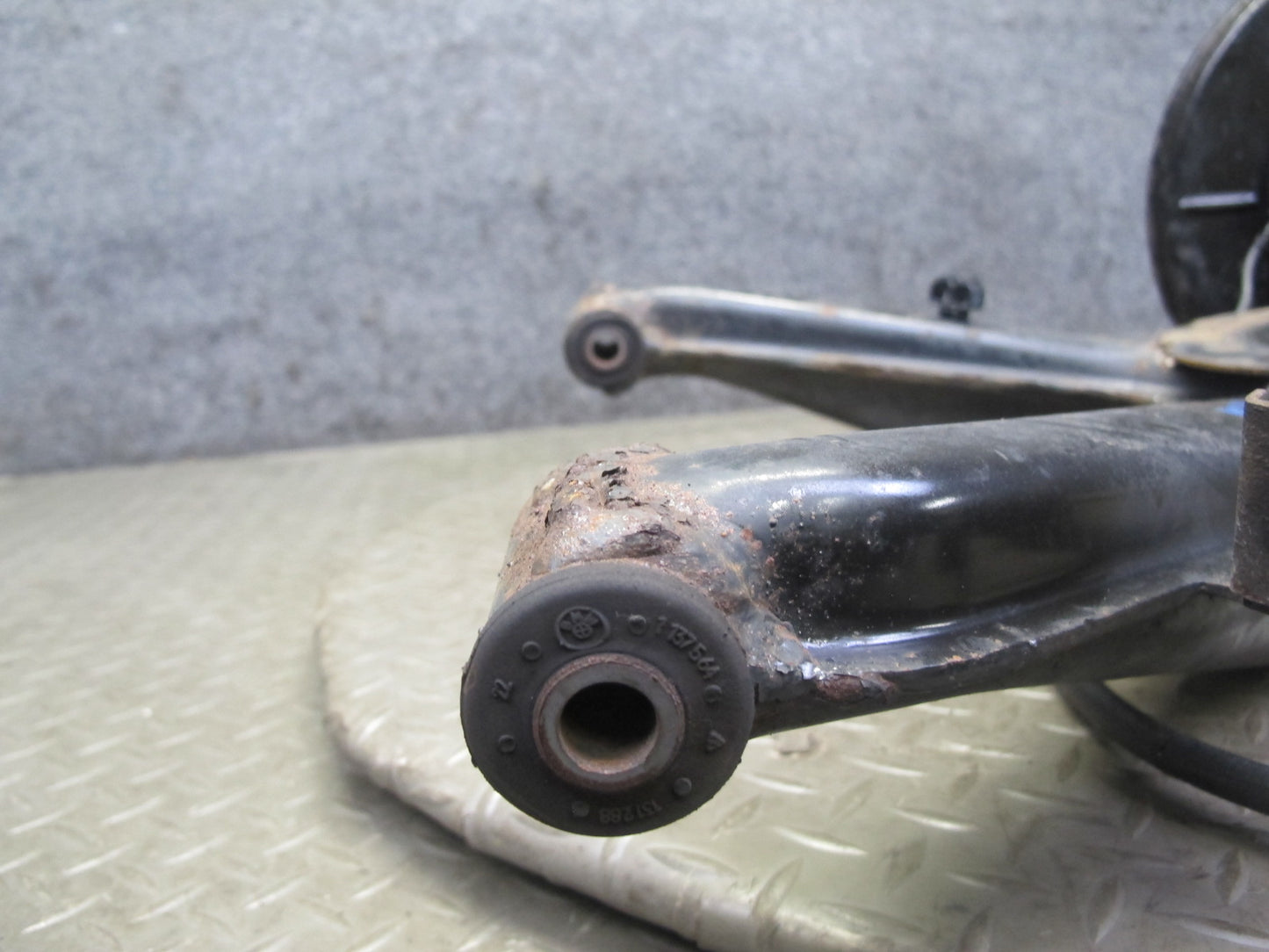 96-99 BMW E36/7 Z3 1.9L Rear Right Spindle Knuckle Wheel Hub Trailing Arm OEM