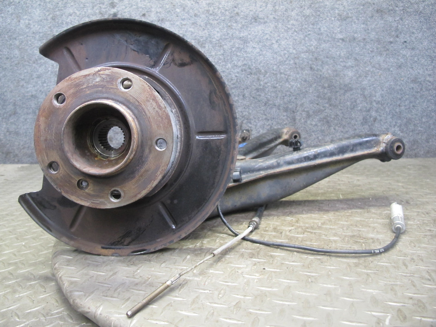 96-99 BMW E36/7 Z3 1.9L Rear Right Spindle Knuckle Wheel Hub Trailing Arm OEM