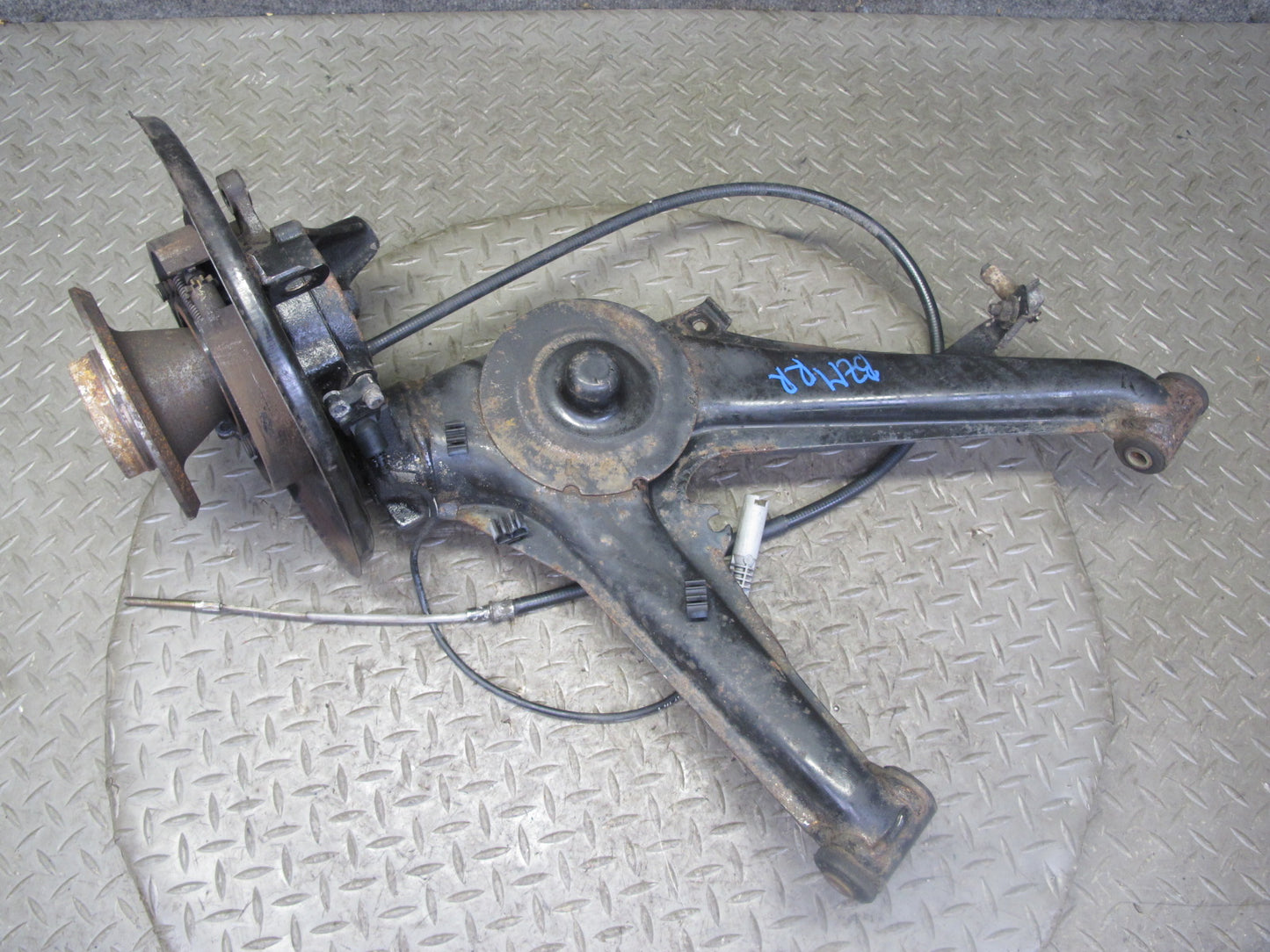 96-99 BMW E36/7 Z3 1.9L Rear Right Spindle Knuckle Wheel Hub Trailing Arm OEM