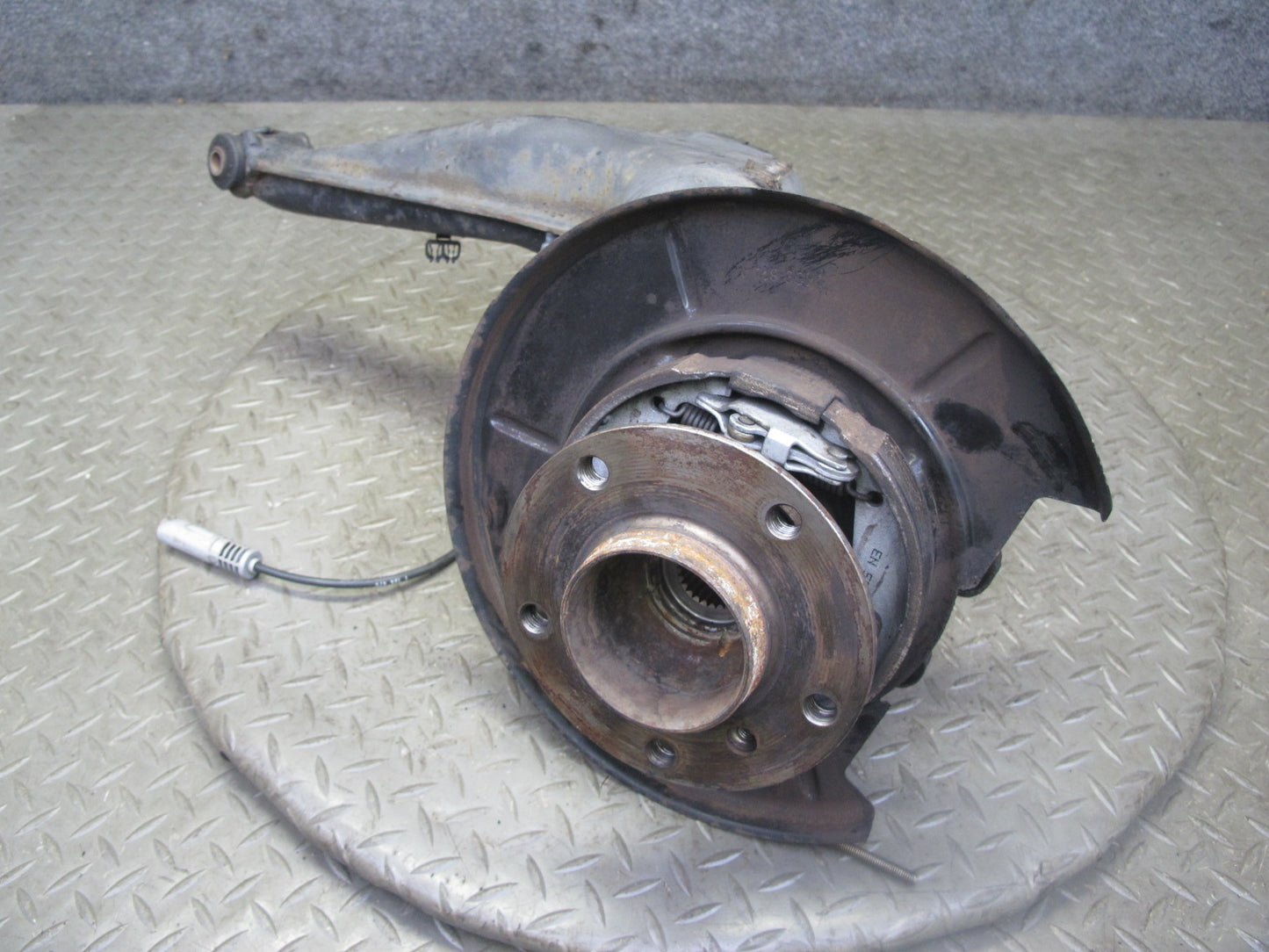 96-99 BMW E36/7 Z3 1.9L Rear Right Spindle Knuckle Wheel Hub Trailing Arm OEM