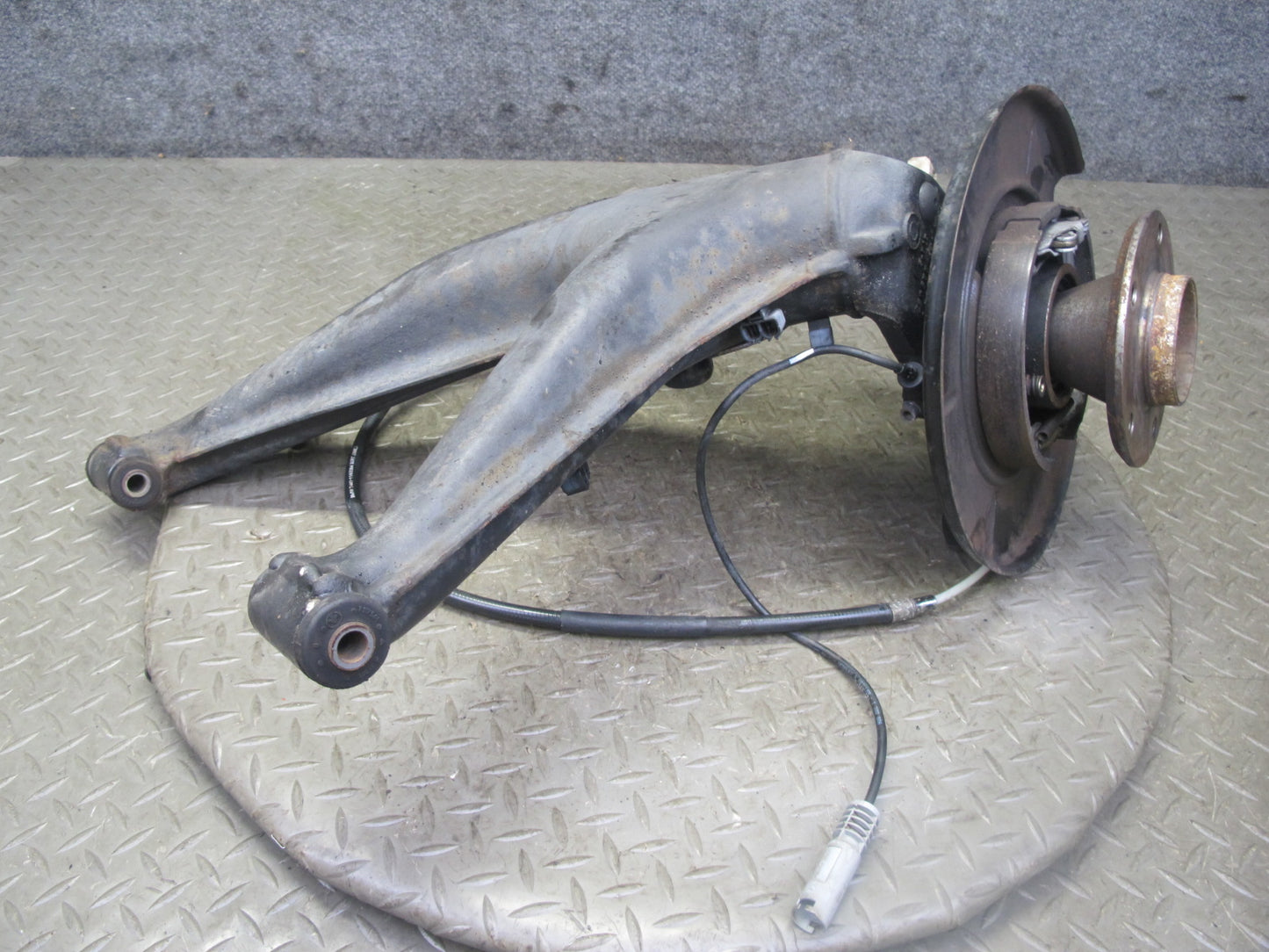 96-99 BMW E36/7 Z3 1.9L Rear Right Spindle Knuckle Wheel Hub Trailing Arm OEM