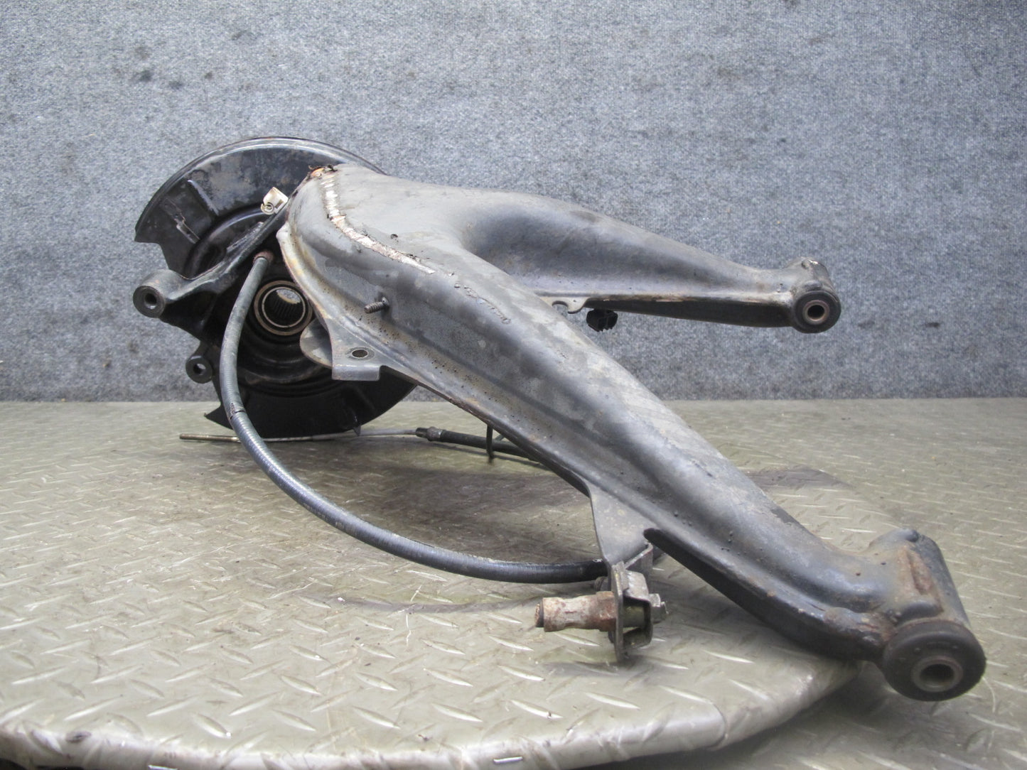 96-99 BMW E36/7 Z3 1.9L Rear Right Spindle Knuckle Wheel Hub Trailing Arm OEM