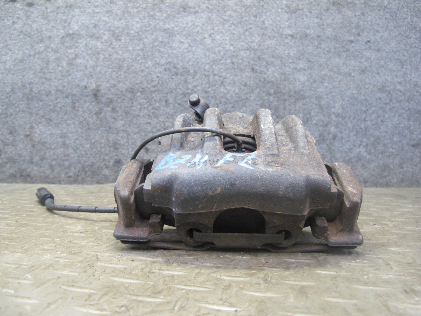 96-99 BMW E36/7 Z3 1.9L M44 Set of 2 Front Right & Left Brake Caliper OEM