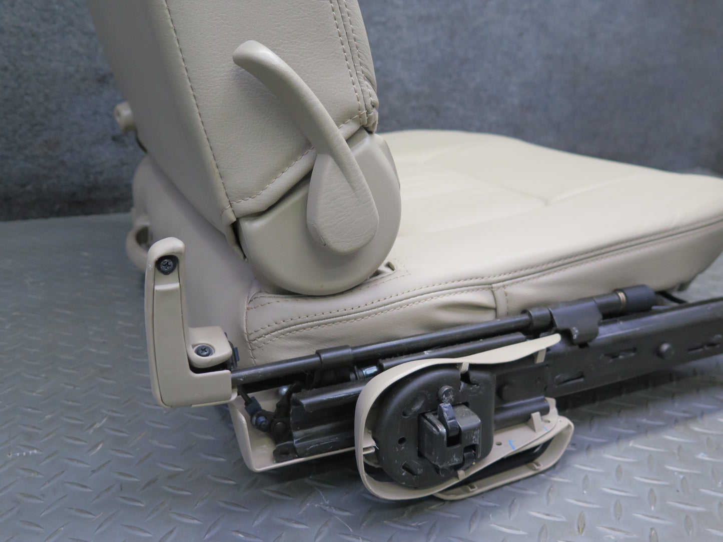 2006-2007 Lexus UZJ100L LX470 Rear Third 3RD ROW Left & Right Leather Seat Set