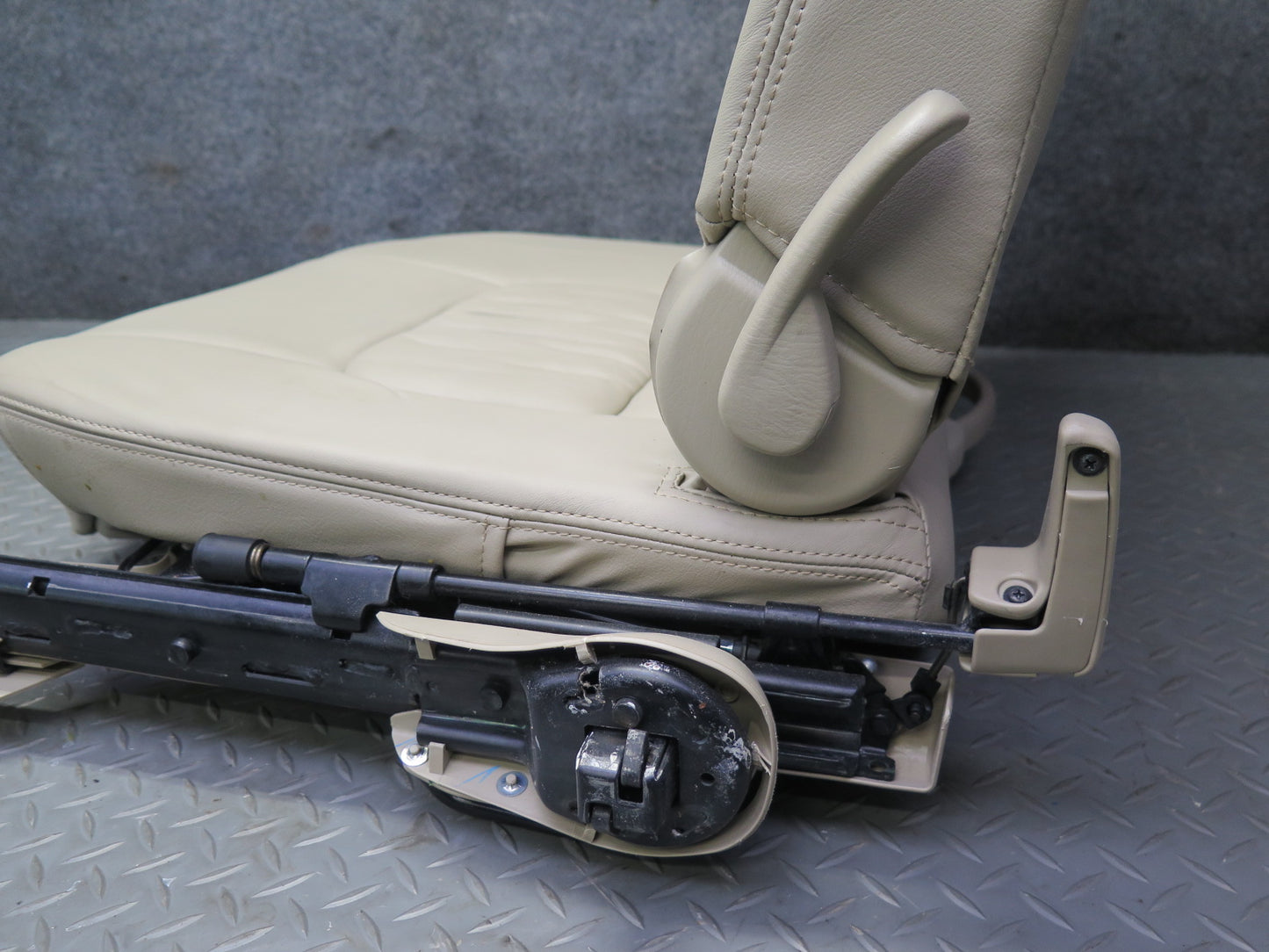 2006-2007 Lexus UZJ100L LX470 Rear Third 3RD ROW Left & Right Leather Seat Set