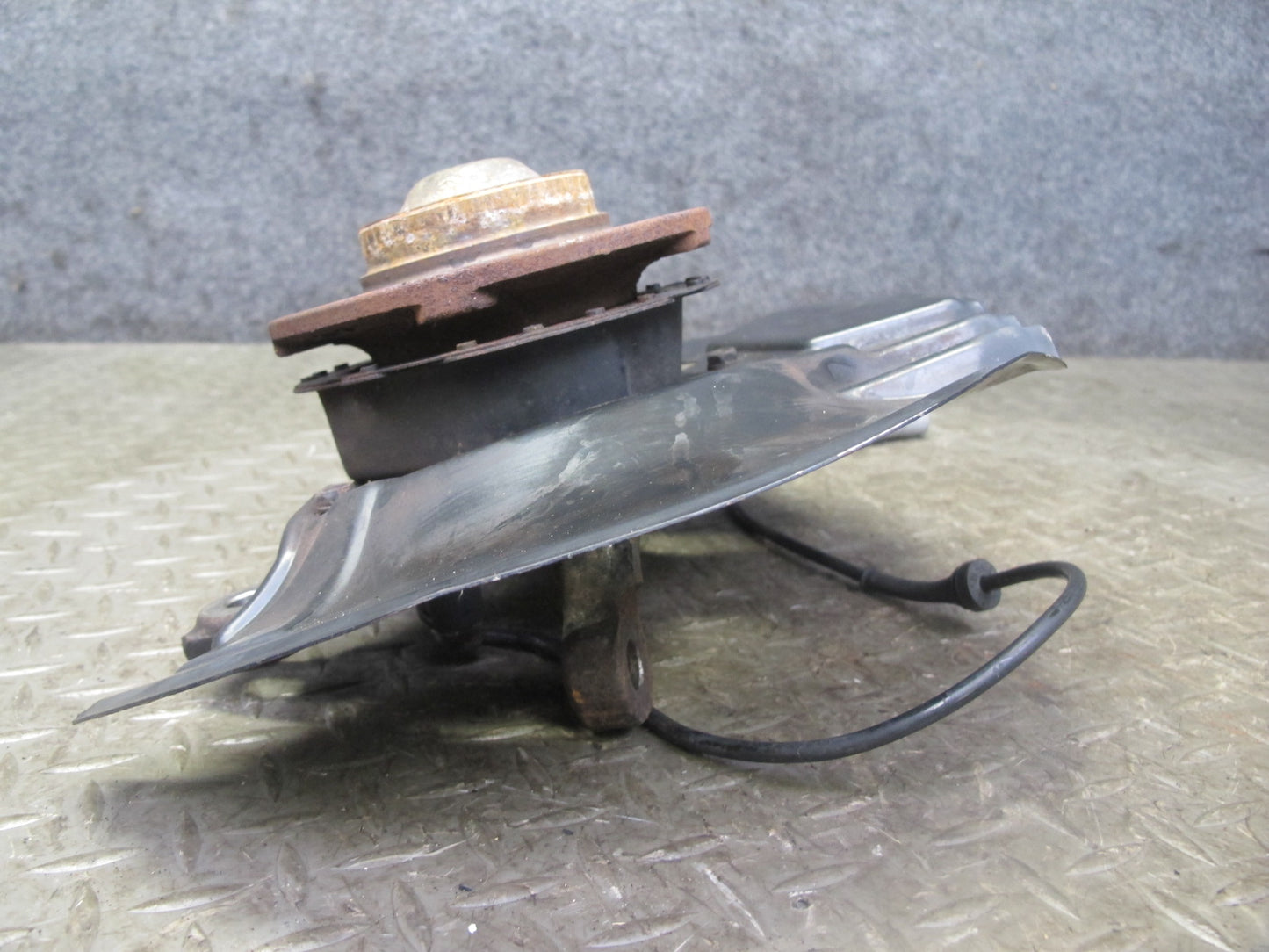 96-02 BMW E36/7 Z3 1.9L 2.5L 2.8L Front Left Spindle Knuckle Wheel Hub OEM