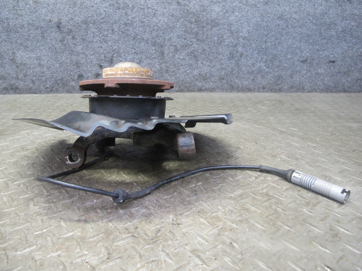 96-02 BMW E36/7 Z3 1.9L 2.5L 2.8L Front Left Spindle Knuckle Wheel Hub OEM