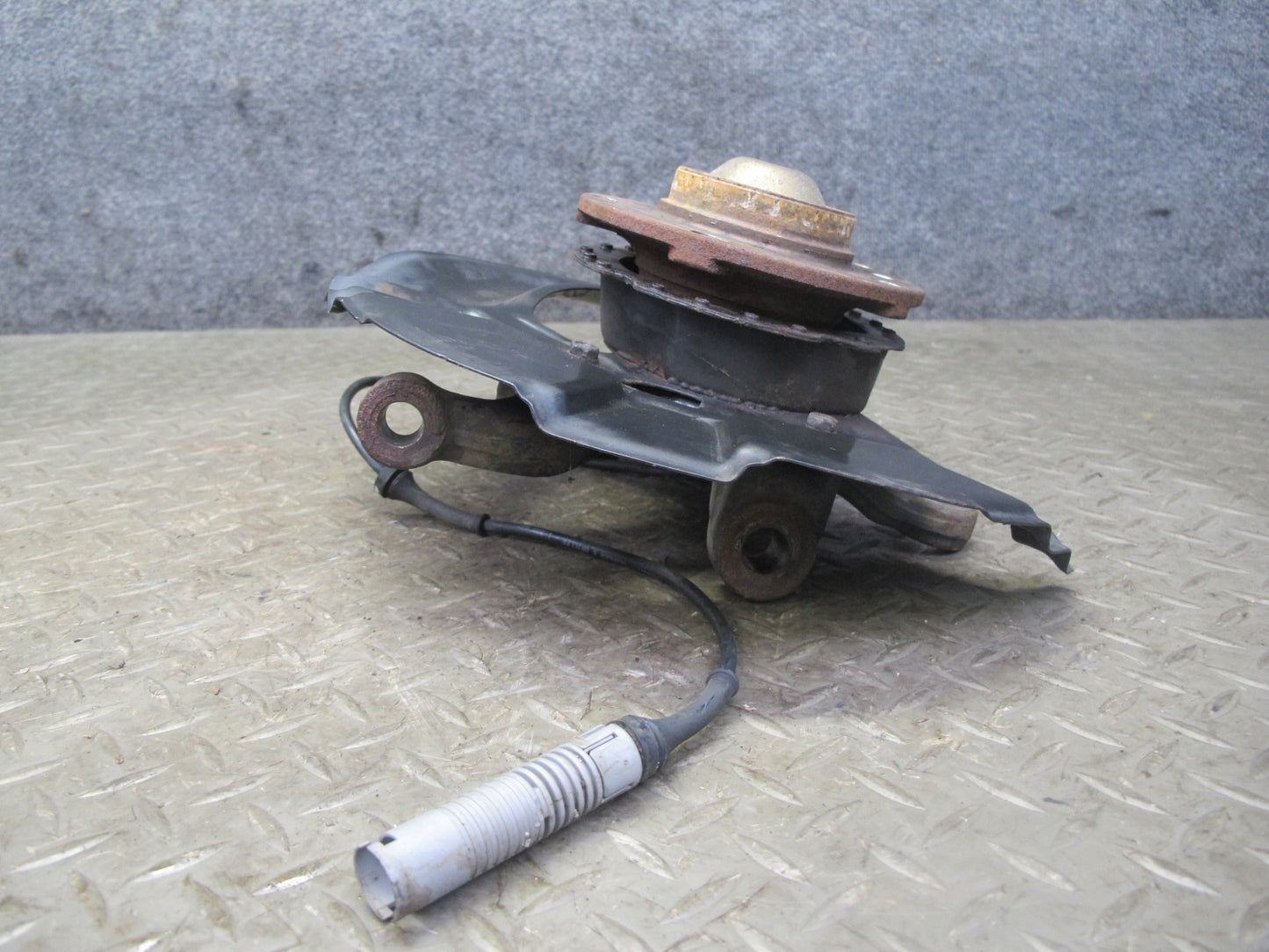 96-02 BMW E36/7 Z3 1.9L 2.5L 2.8L Front Left Spindle Knuckle Wheel Hub OEM