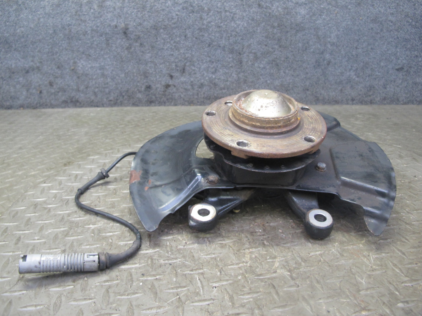 96-02 BMW E36/7 Z3 1.9L 2.5L 2.8L Front Right Spindle Knuckle Wheel Hub OEM