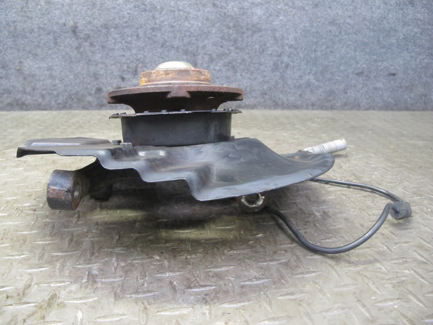 96-02 BMW E36/7 Z3 1.9L 2.5L 2.8L Front Right Spindle Knuckle Wheel Hub OEM