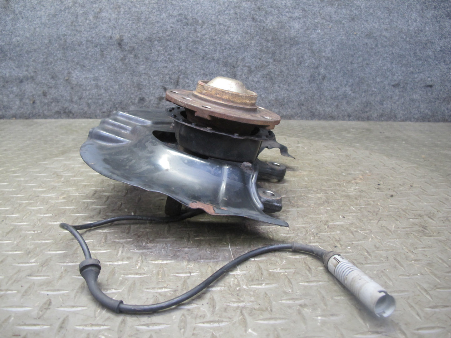 96-02 BMW E36/7 Z3 1.9L 2.5L 2.8L Front Right Spindle Knuckle Wheel Hub OEM