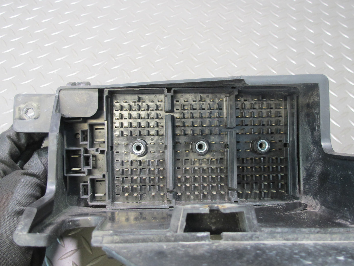 97-98 Chevrolet Corvette C5 Engine Bay Fuse Relay Box Module 12176979 OEM