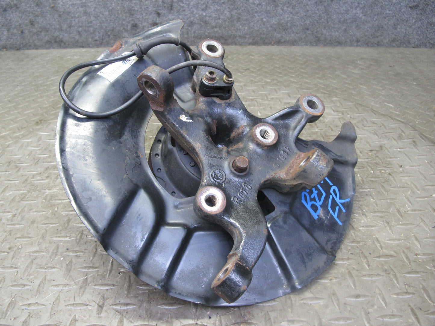 96-02 BMW E36/7 Z3 1.9L 2.5L 2.8L Front Right Spindle Knuckle Wheel Hub OEM