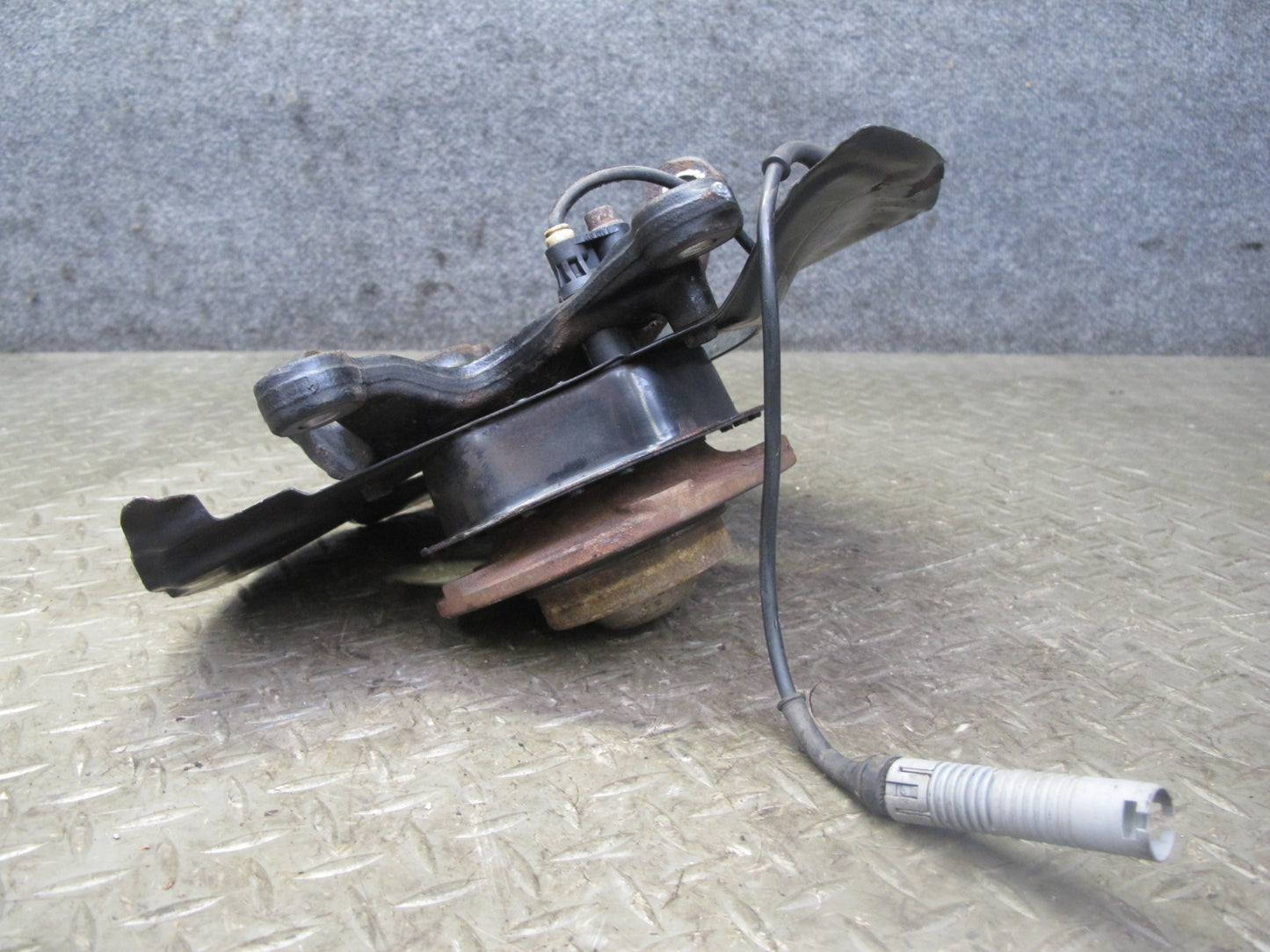 96-02 BMW E36/7 Z3 1.9L 2.5L 2.8L Front Right Spindle Knuckle Wheel Hub OEM