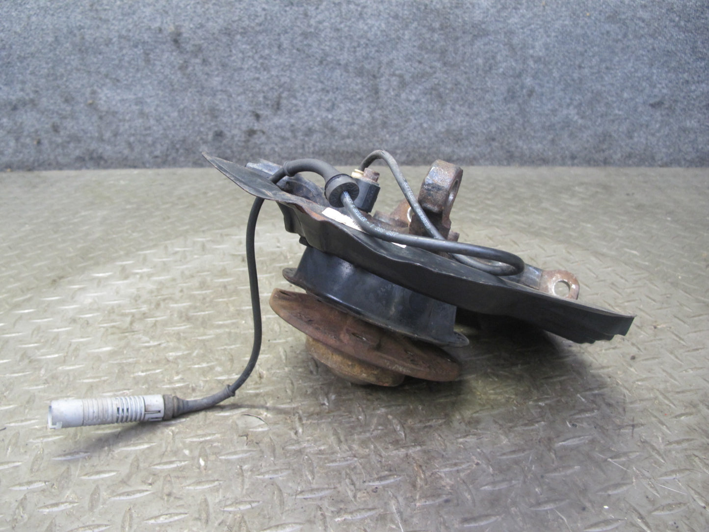 96-02 BMW E36/7 Z3 1.9L 2.5L 2.8L Front Right Spindle Knuckle Wheel Hub OEM