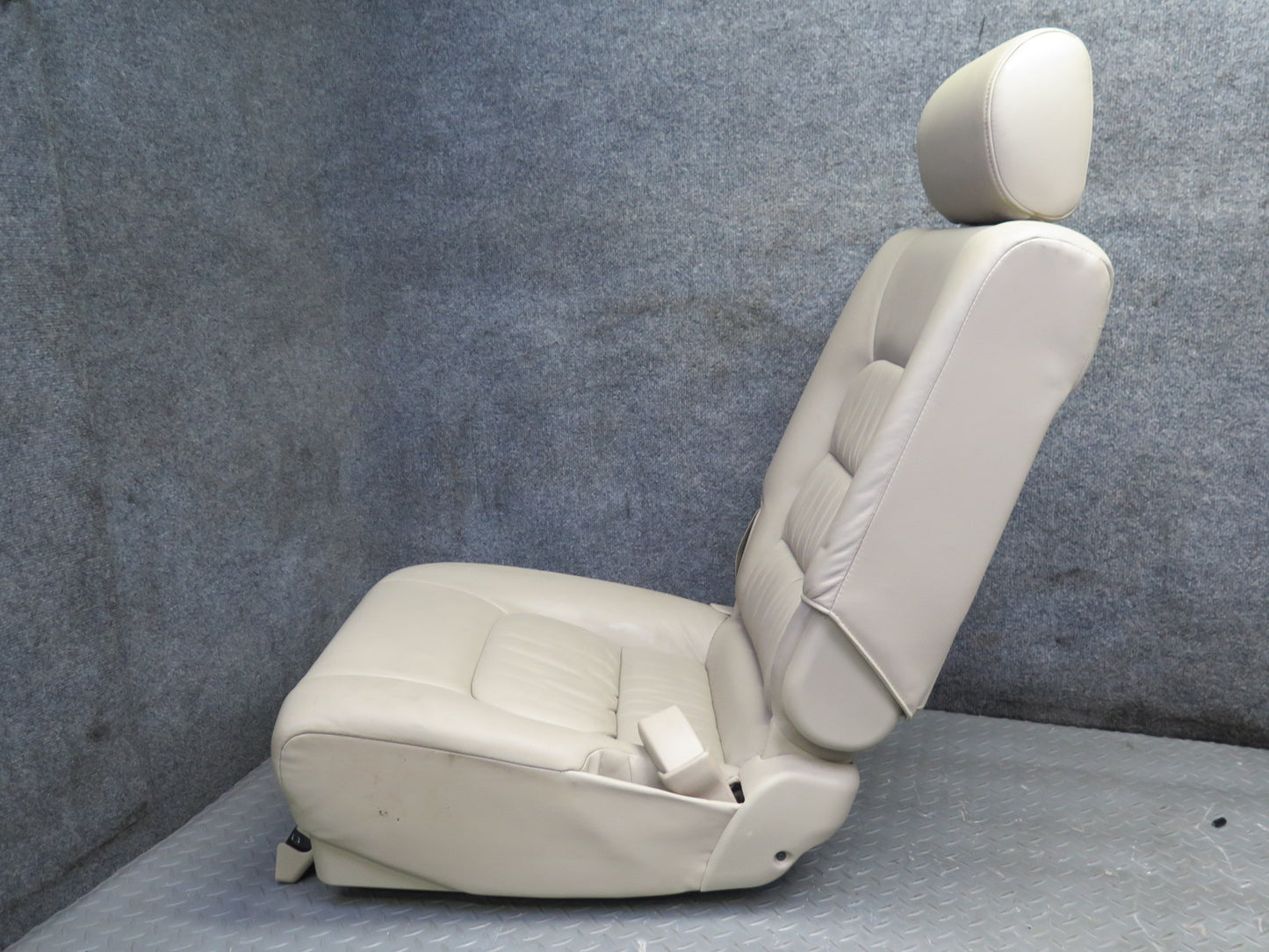 2006-2007 Lexus UZJ100L LX470 Rear Second 2ND ROW Left & Right Leather Seat Set