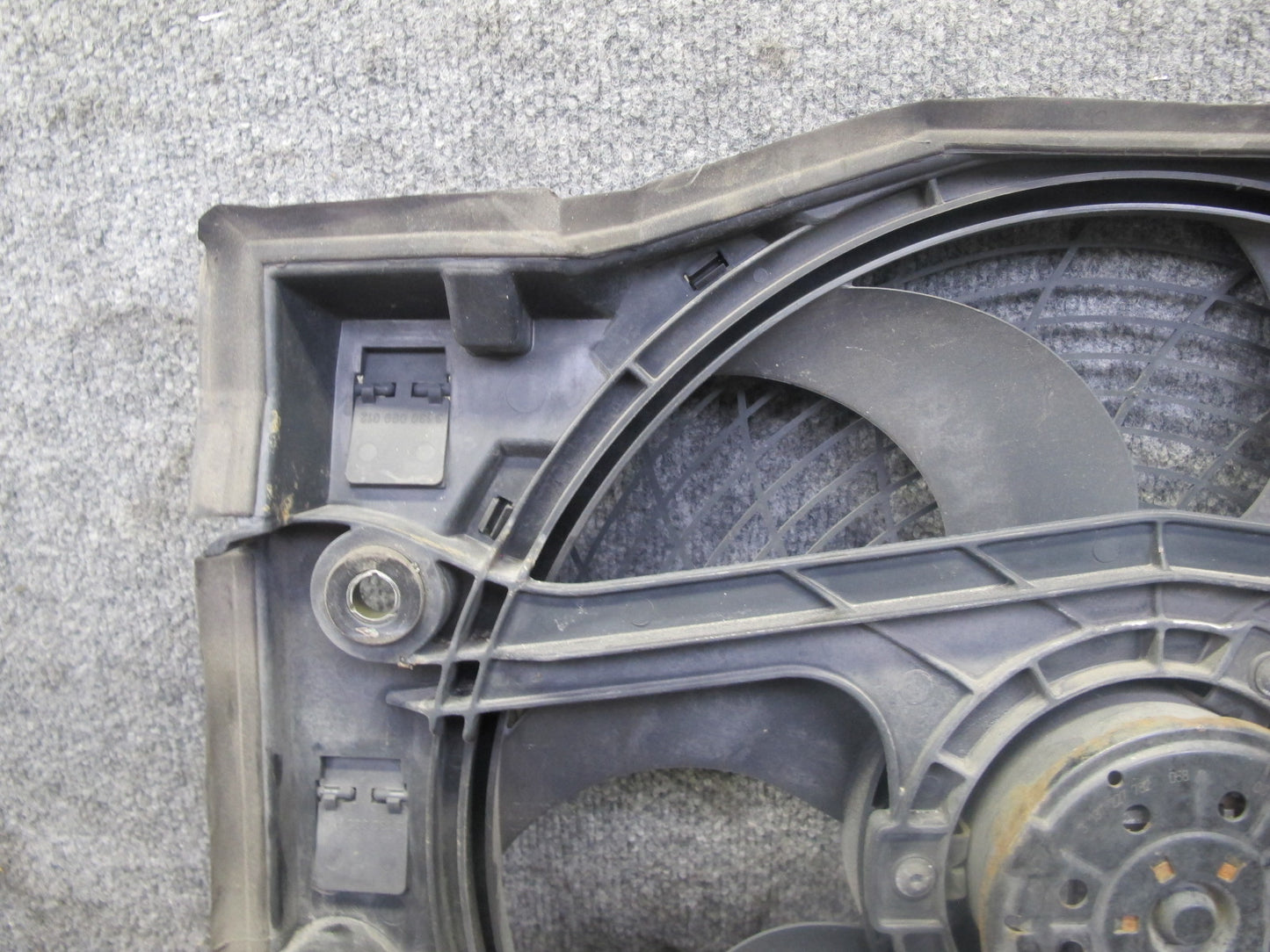 01-06 BMW E46 330Ci M54 Engine Cooling Fan Motor Shroud OEM