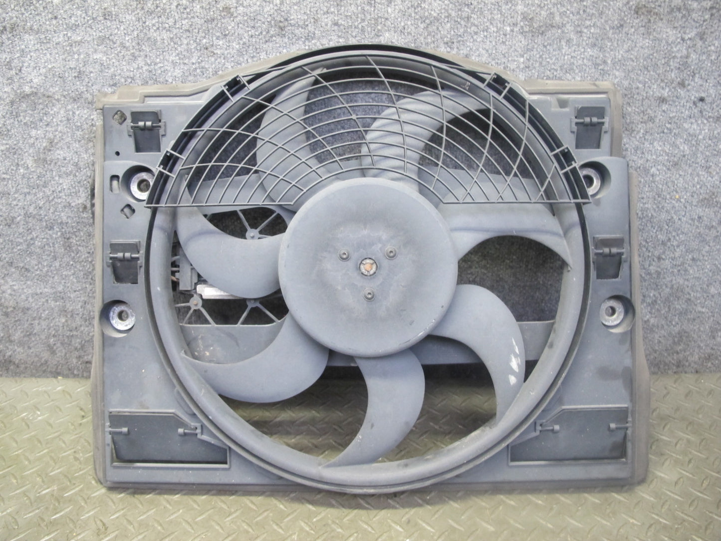 01-06 BMW E46 330Ci M54 Engine Cooling Fan Motor Shroud OEM