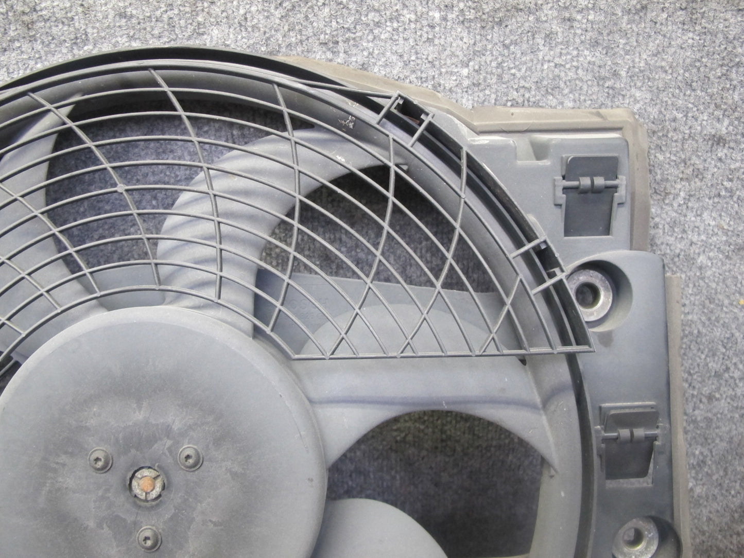01-06 BMW E46 330Ci M54 Engine Cooling Fan Motor Shroud OEM