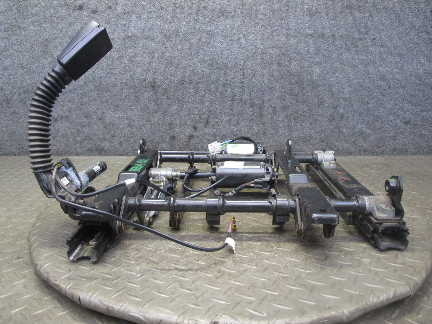 98-02 BMW E36/7 Z3 Front Right Passenger Seat Lower Frame Track Rail w Motor OEM