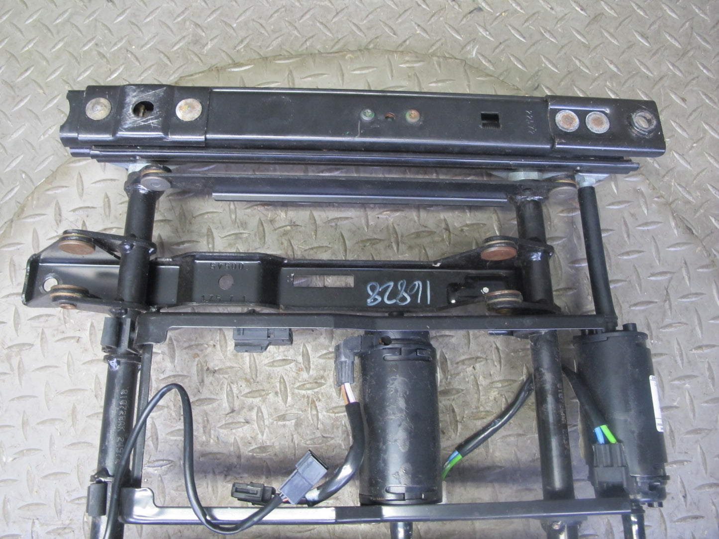 98-02 BMW E36/7 Z3 Front Right Passenger Seat Lower Frame Track Rail w Motor OEM