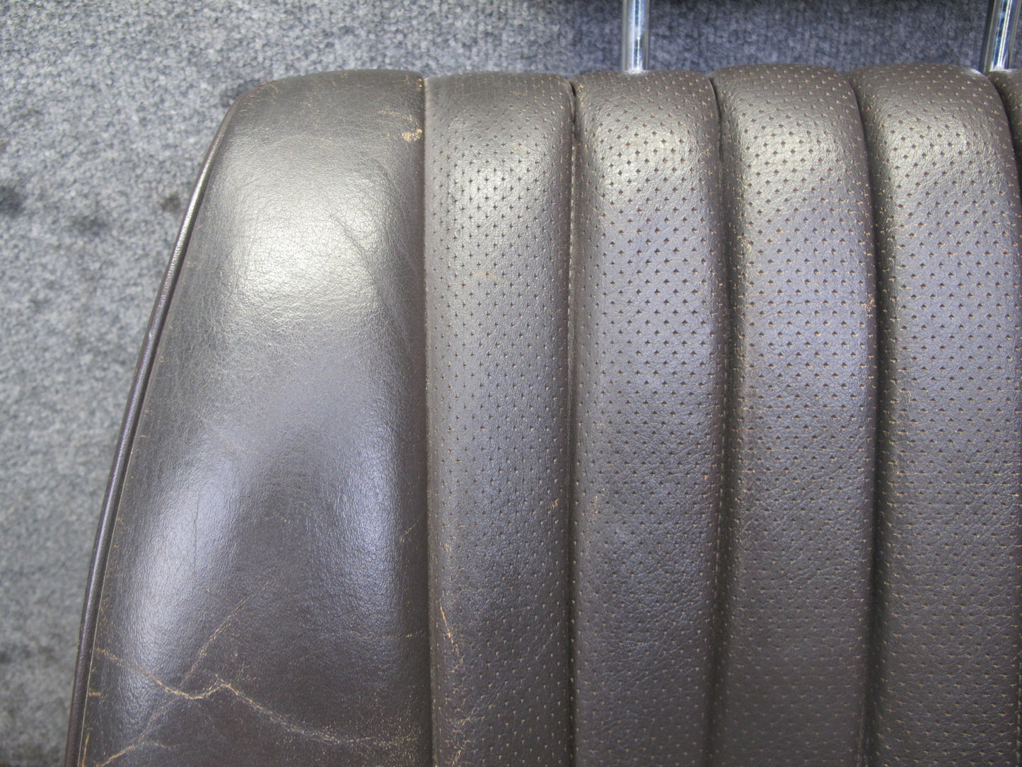 81-85 Mercedes R107 380SL Front Right Seat Upper Leather Cushion Brazil OEM